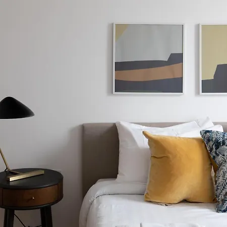 London City Apartments - Luxury And Spacious Apartment With Balcony